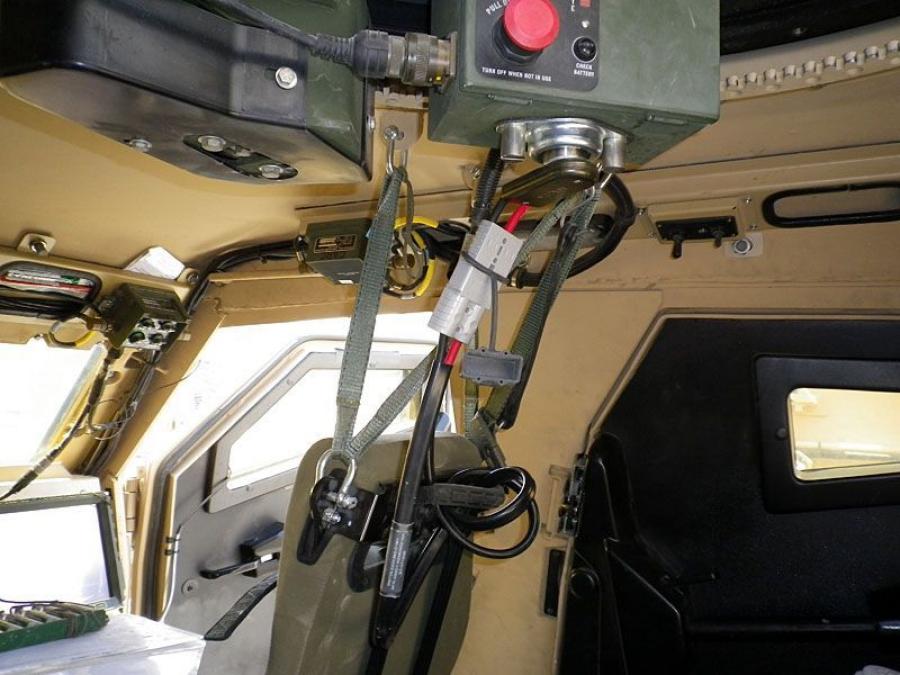 Детали интерьера Oshkosh M-ATV 2009 года  (фото 318 из 676)